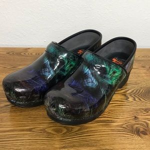 Dansko women’s size 39 (US 8 1/2-9) Great pre-owned condition!